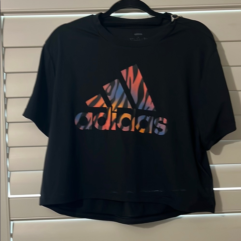 NWT Adidas Women's Black Graphic crop Tee. Large